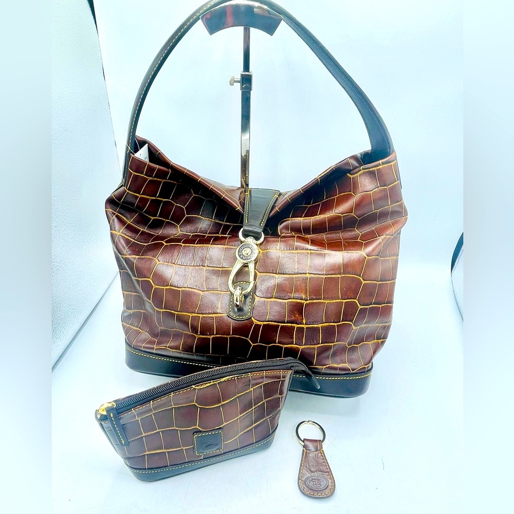 NEW DOONEY & BOURKE LOGO LOCK CROCODILE EMBOSSED 3PIECE  SET MAKEUP PURSE & FOB